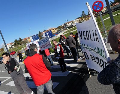 17-11-29 ProtestaMantementoCunqueiro02.JPG